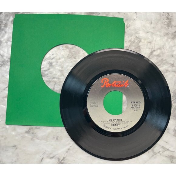 Heart Kick it Out / Go On Cry 45 Classic Rock 70s Vinyl Portrait Records VG+ - Picture 5 of 6